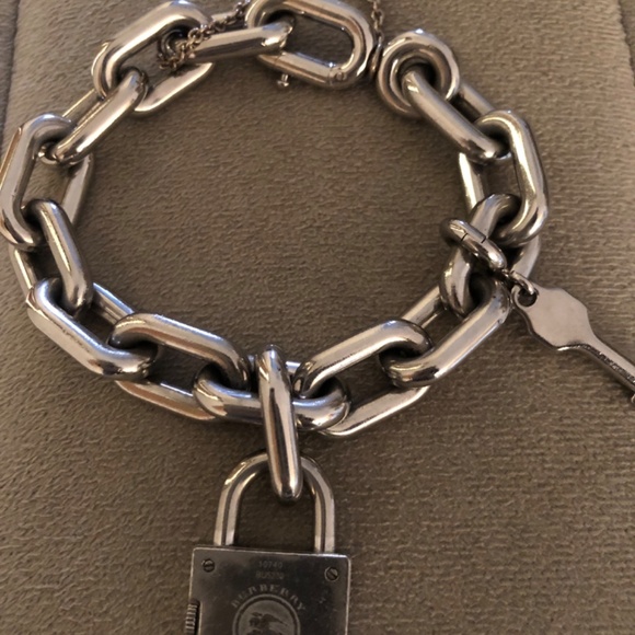 Burberry lock and key bracelet - Picture 2 of 2